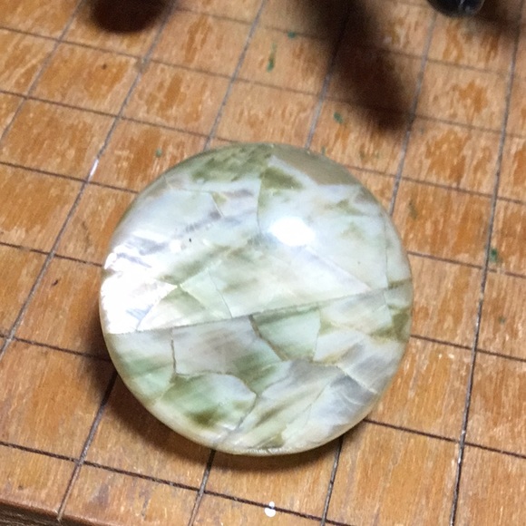 Lucite Mother of Pearl Shell Ring Size 5 To 9 Adjustable Midcentury Modern EVC - Picture 5 of 10